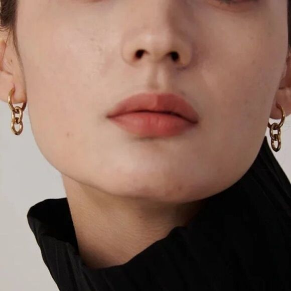 ⭐️ NEW 18K Gold-Plated Huggie Hoop Drop Earrings - Picture 10 of 11